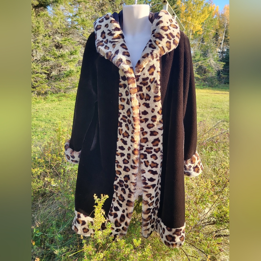 "Bewitching Leopard Trim" Hooded Plush Coat